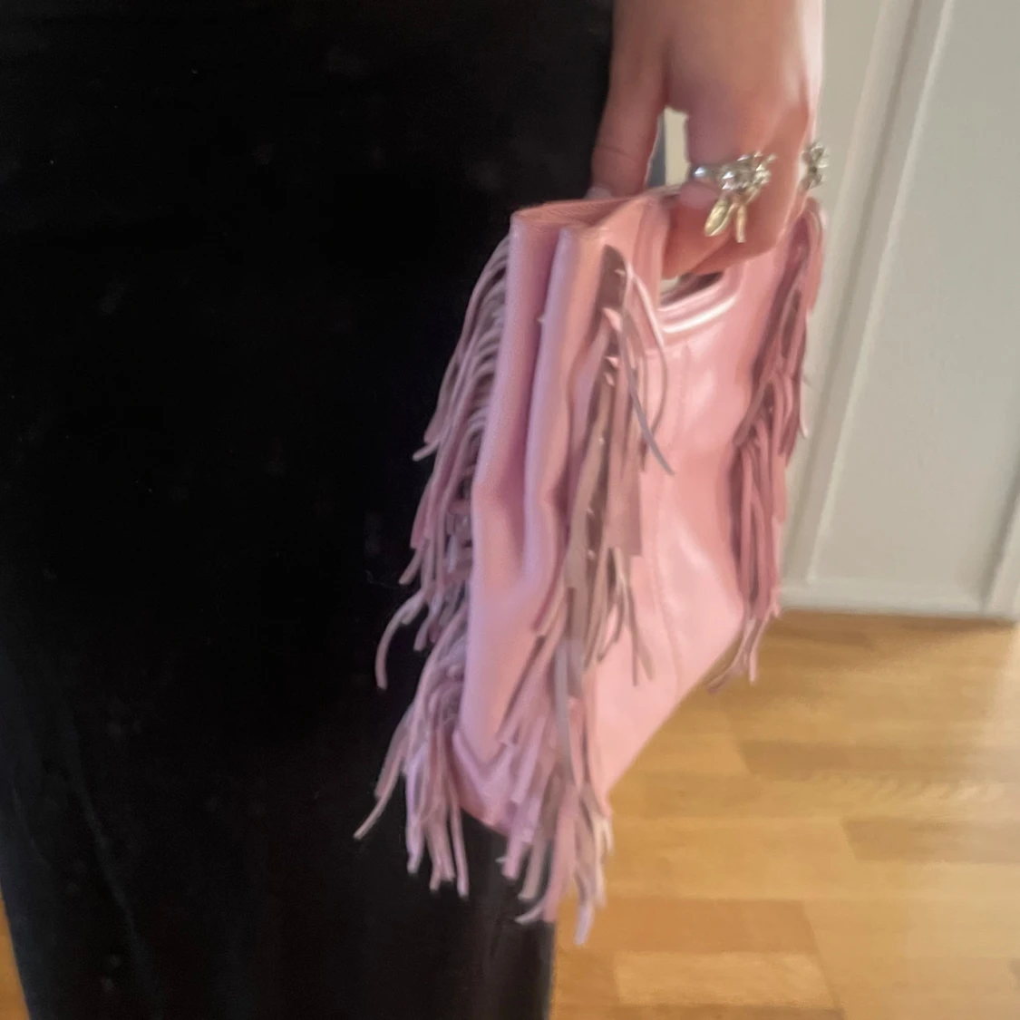 Rosa väska med fransar från Maje - 1