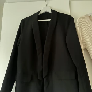 Kavaj  - Svart lite oversize kavaj. Från shein