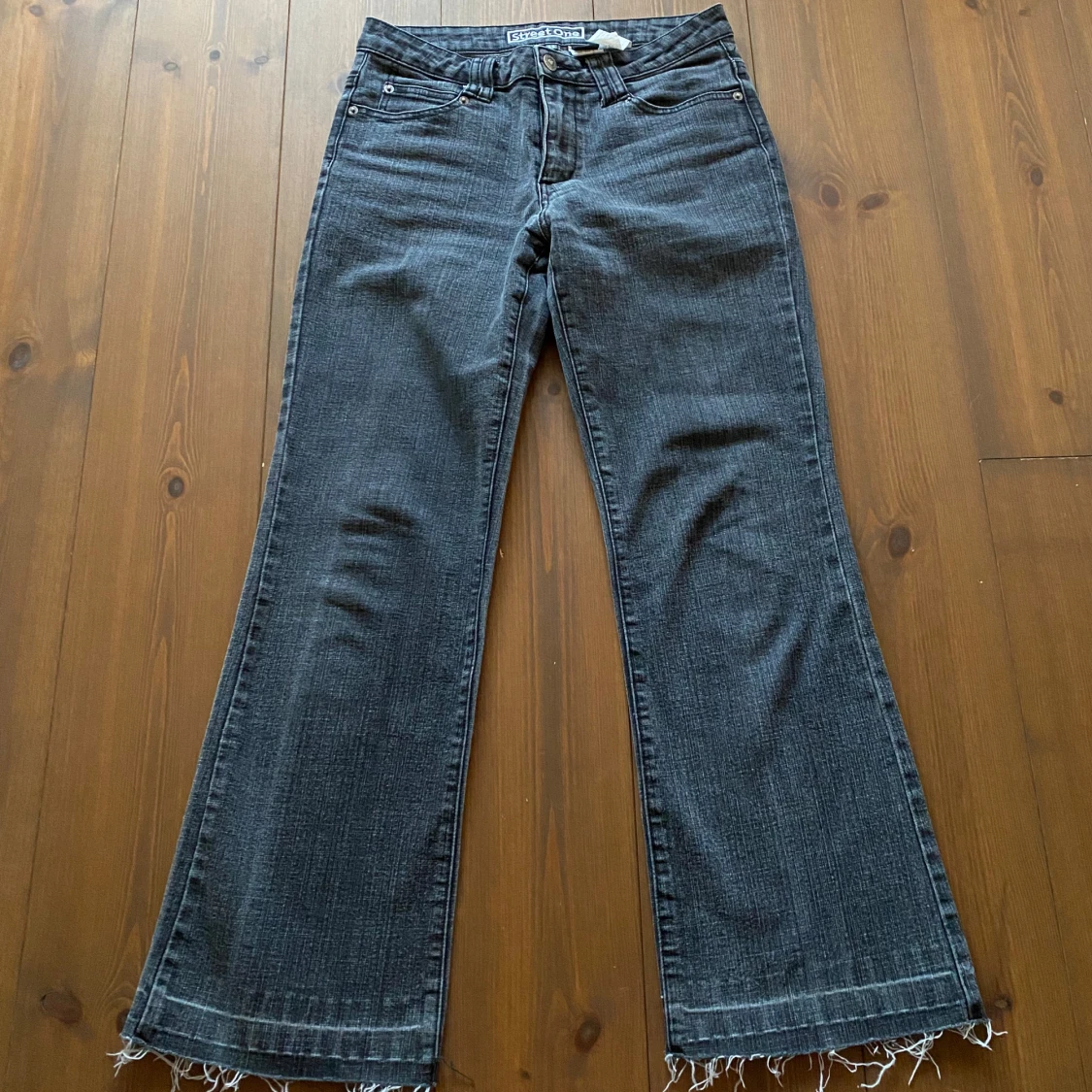 Y2k lågmidjade bootcut grå jeans - 4