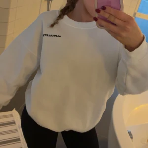 Alphalete sweater - Använd 1 gång. Inga fläckar eller defekter. Superfin tröja som sitter oversized. Finns inte att köpa längre🌷