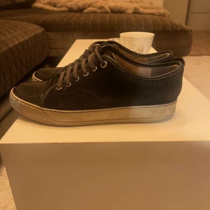 Lanvin skor  - Säljer mina lanvins i uk6 passar 42, använda men fortfarande i bra skick. Hör av er vid frågor eller funderingar