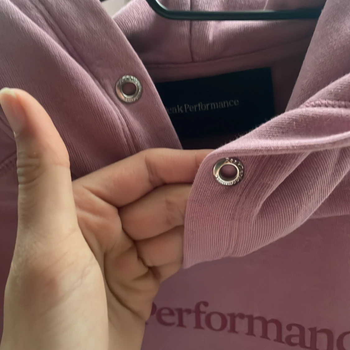 Rosa hoodie från Peak Performance - 1