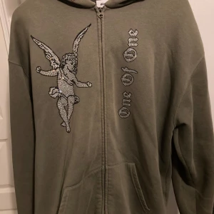 One of one Hoodie - Bra skick, pris kan diskuteras