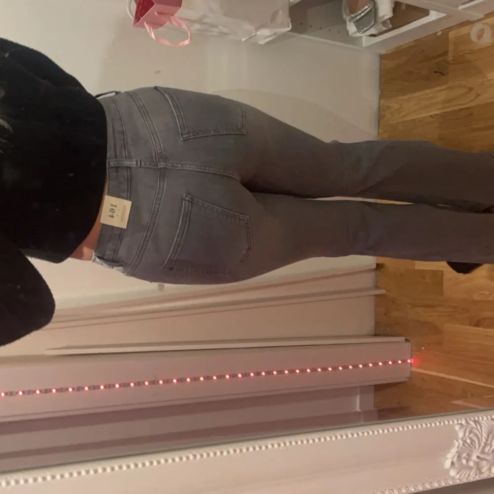 Oanvända bootcut jeans från Kappahl. Storlek 164. . Farkut & Housut.