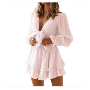 Ljus rosa klänning - Säljer denna fina ljusrosa klänningen perfekt till sommaren! Skriv för mer info eller bilder🙏🏼💓