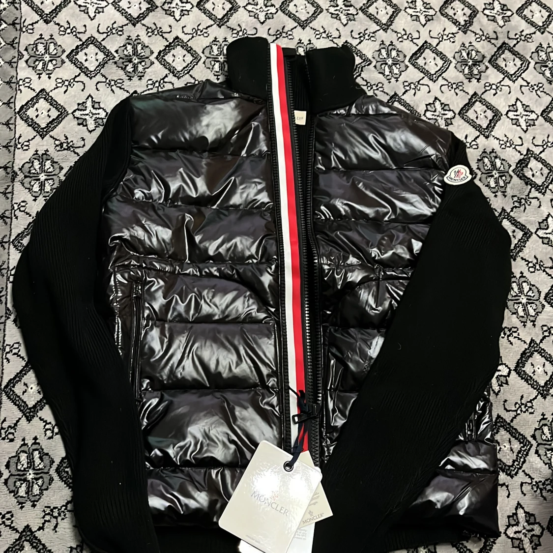 Svart dunjacka från Moncler