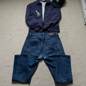 Tiger Of Sweden jeans  I  Pistolero - Säljer dessa tvärfeta ToS jeans med fet wash, är i bra skick och sitter tvärbra. Nypris 1300kr, Skriv vid frågor. Pris kan diskuteras!