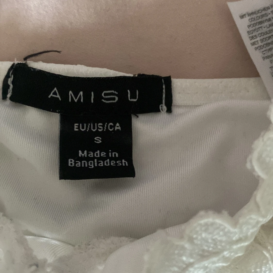 Vit spetslinne från Amisu - 2