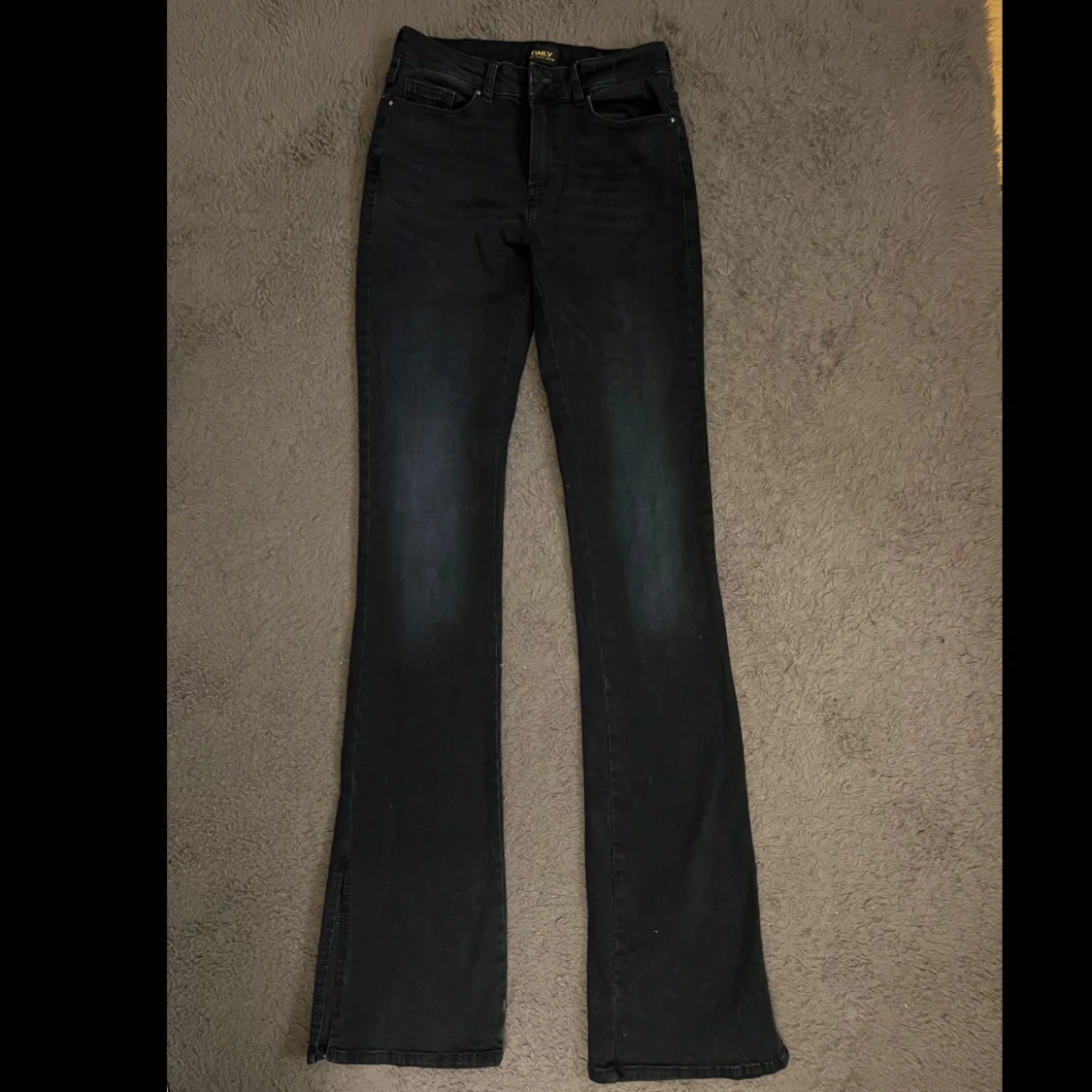 Mörkblåa bootcut jeans