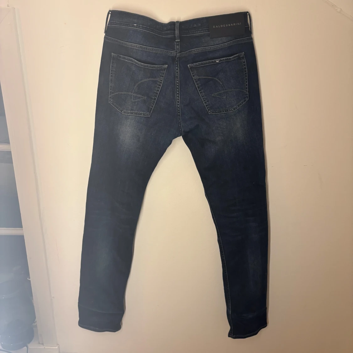 Mörkblå jeans från Baldessarini - 2