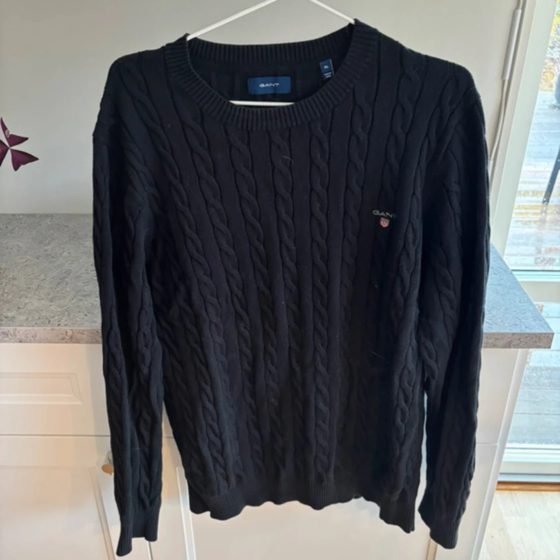 Svart kabelstickad tröja från GANT