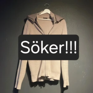 SÖKER MASSIMO DUTTI CARDIGAN  - Söker en beige ribbad kofta med långa ärmar och en stilren design. Perfekt för lager-på-lager och att hålla sig varm under kyliga dagar.