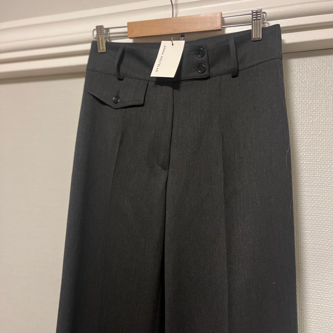 Kostymbyxor med knappar från Anna Holtsblad