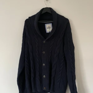 Cardigan - Schysst cardigan för alla tillfällen! Skickas inom 1 dag vid köp! 