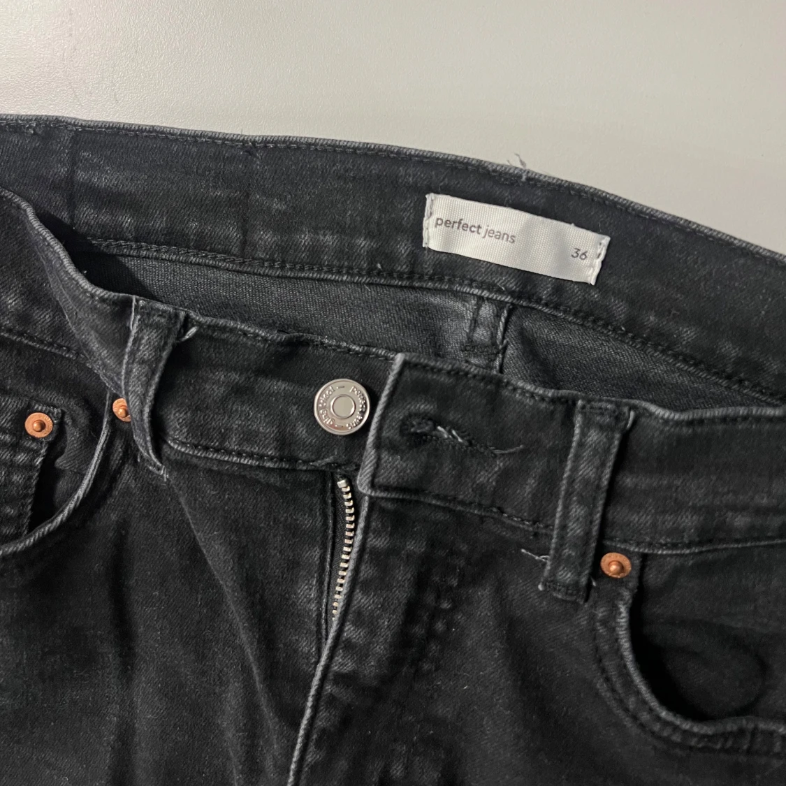 🖤SVARTA BOOTCUT JEANS🖤 - 3