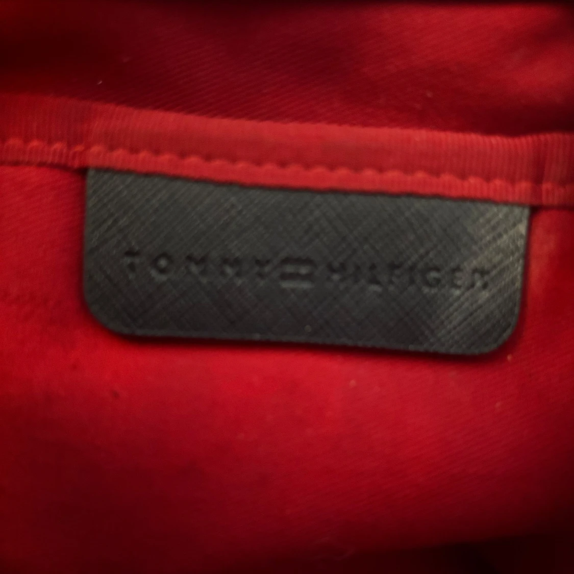 Svart axelväska från Tommy Hilfiger - 4