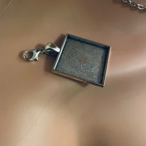  Made by prisförslag- berlock tavla ej halsband  -  Made by prisförslag- 