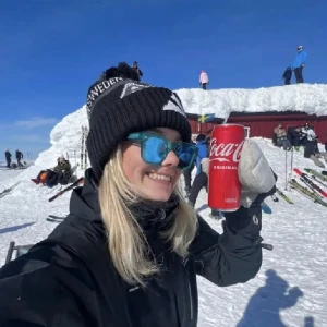 Super unika solglasögon chimi - Säljer nu mina unika solglasögon från chimi som inte säljs längre, i auqa 004. Super fint skick och låda till glasögonen medföljer. As feta till afterski eller liknade! Hör av er vid frågor!! Väldigt svåra att få tag på så säljer endast vid bra bud ❤️‍🔥❤️‍🔥❤️‍🔥