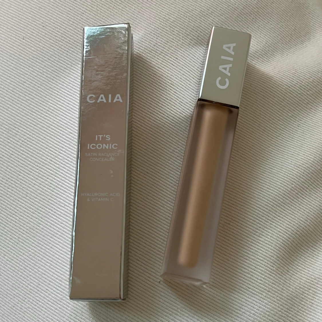 Caia concealer