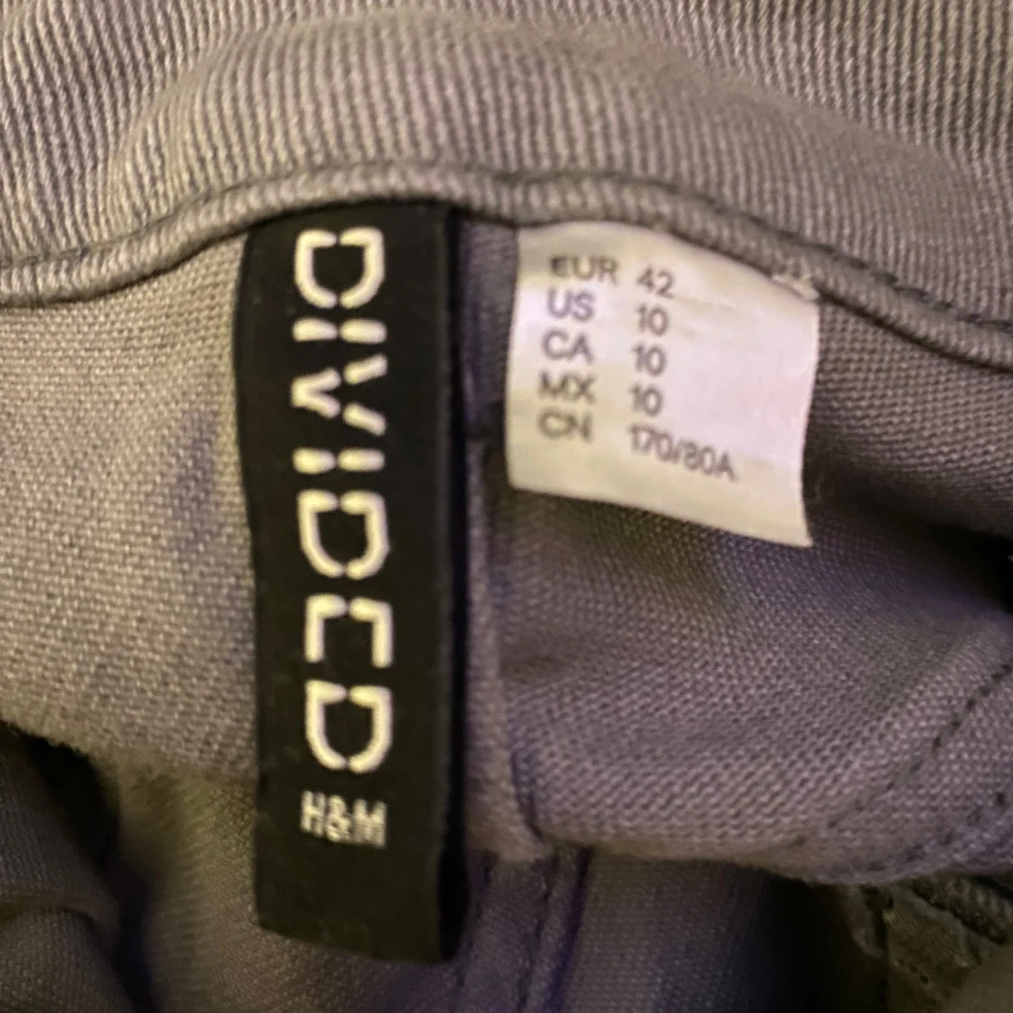 Grå byxor från H&M Divided - 2