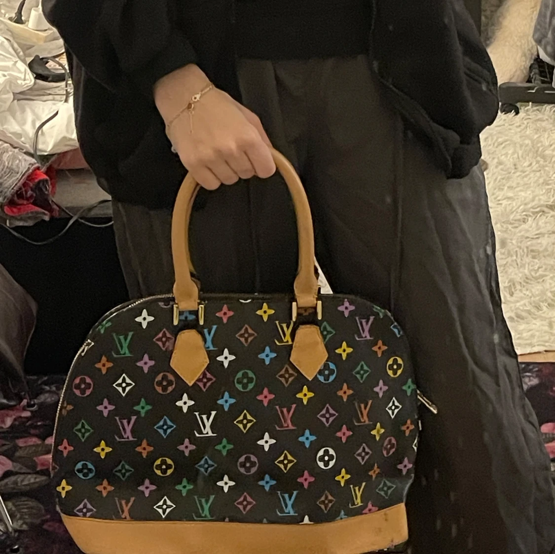 Flerfärgad handväska med monogram