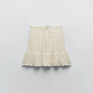 Virkad kjol - Virkad kjol från Zara i storlek S. Endast använd en gång och väldigt fint skick. 💕