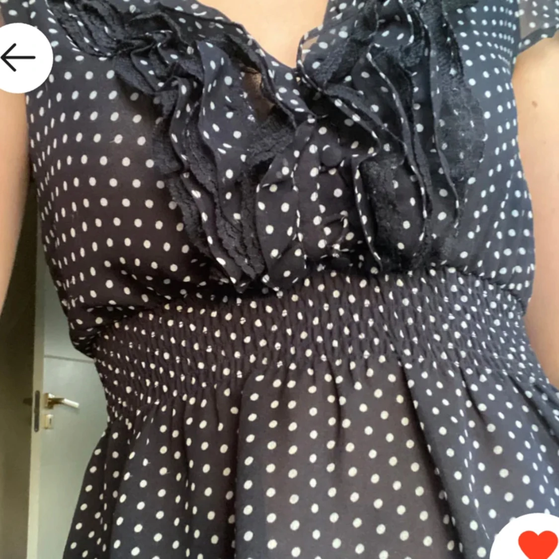 Svart prickig blus - 1