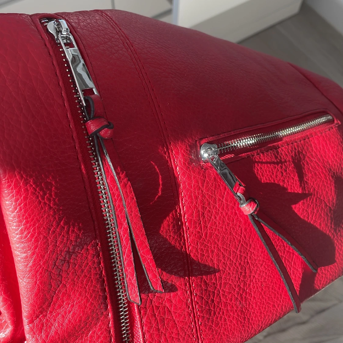 Röd axelväska i skinn - 3