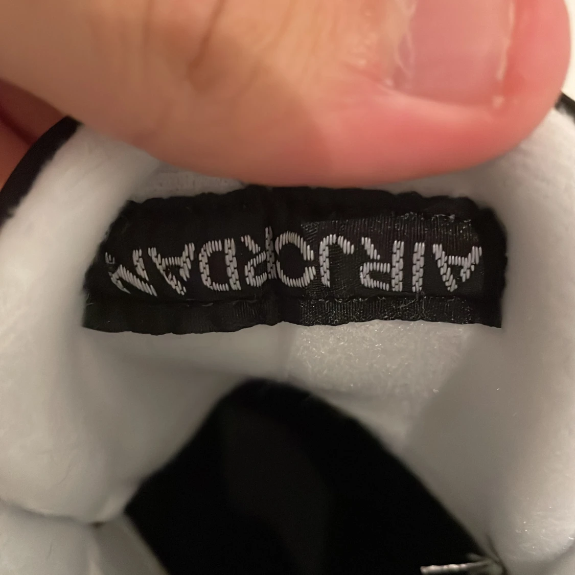 Jordan 4 retro Fear - 2