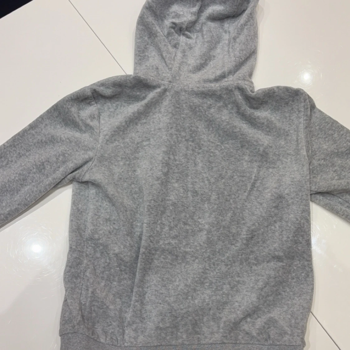 Grå hoodie från Juicy Couture - 1