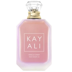 Kayali vanilla candy rock sugar parfym - Kayali vanilla candy rock sugar parfym! Kommer med original förpackning, endast testad en gång! Doftar vanilj, viol, bubbelgum, socker🩷🌸🍰🍬 ny pris 1100kr. 50ml. Pris kan diskuteras🩷