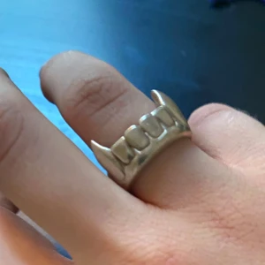 Vampyr ring - Super cool silver vampyr ring💓