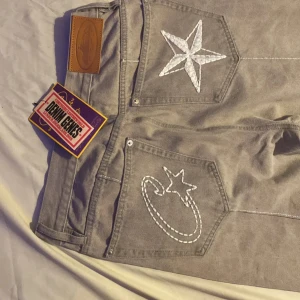 C star Cortez Jeans  - Storlek S. Ganska nya jeans dom passade inte mig, rekommendera för dig som är runt 170-180 och vill ha dem baggy 