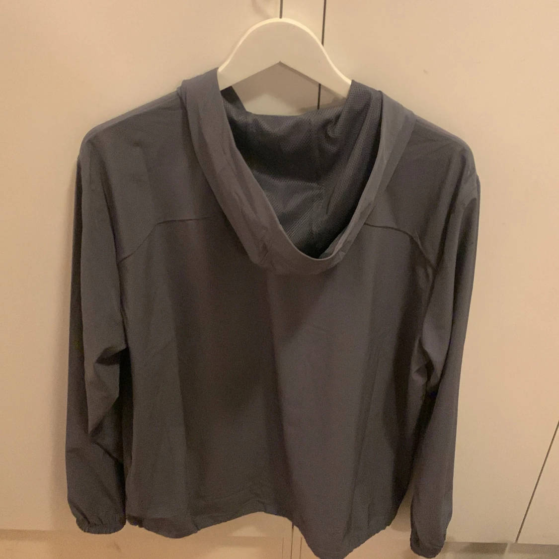 Grå jacka från Under Armour - 1