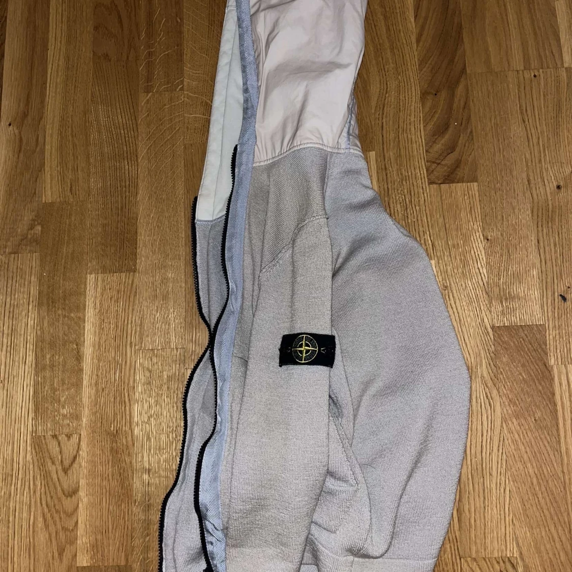 Grå hoodie från Stone Island