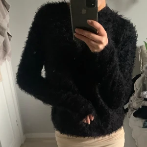 Söt topp från mango - Jätteskönt material. Kommer ej till användning därav säljer jag, pris kan diskuteras 💕❤️