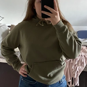 Grön hoodie - I använt skick. 