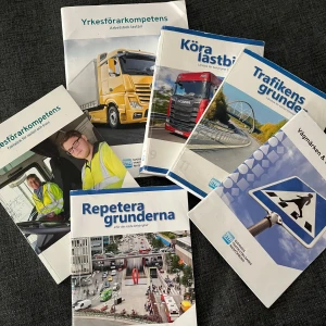 Lastbils böcker  - Dom är i bra skick och bara skrivit i en men bara på 4 frågor och jag har sudat ut allt