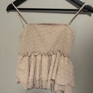 Linne  - Ett linne från nått märke vet inte riktigt men aldrig använt 