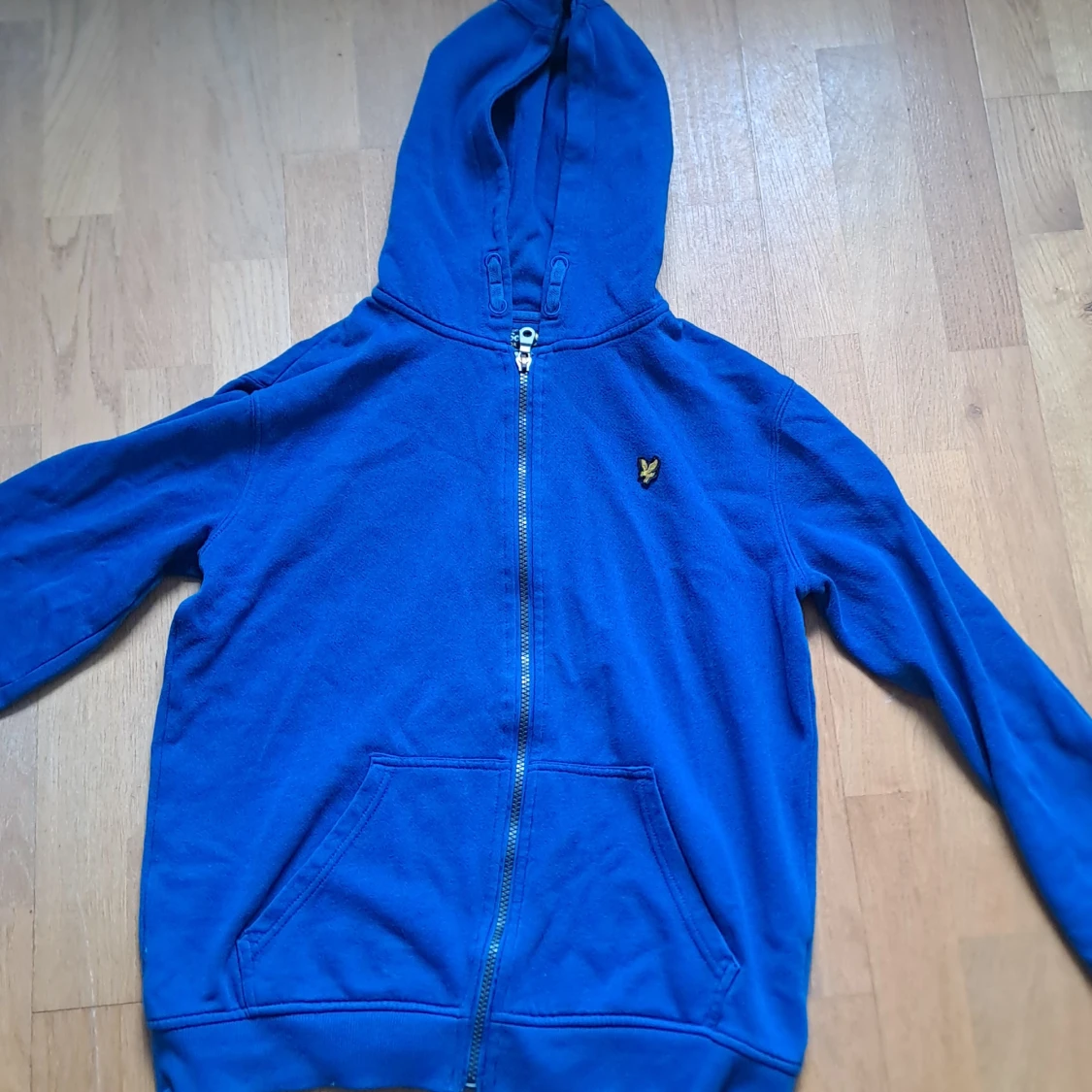 Blå hoodie från Lyle & Scott