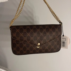 Väska  - Oanvänd väska från glitter 