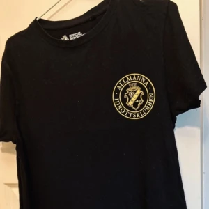 Aik t-shirt - Aik t-shirt i storlek S.