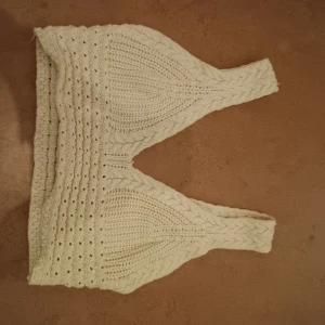 Boho crochet topp - Supersöt bohemiskt crochet topp som passar perfekt för sommaren och stranden! *köparen står för frakt