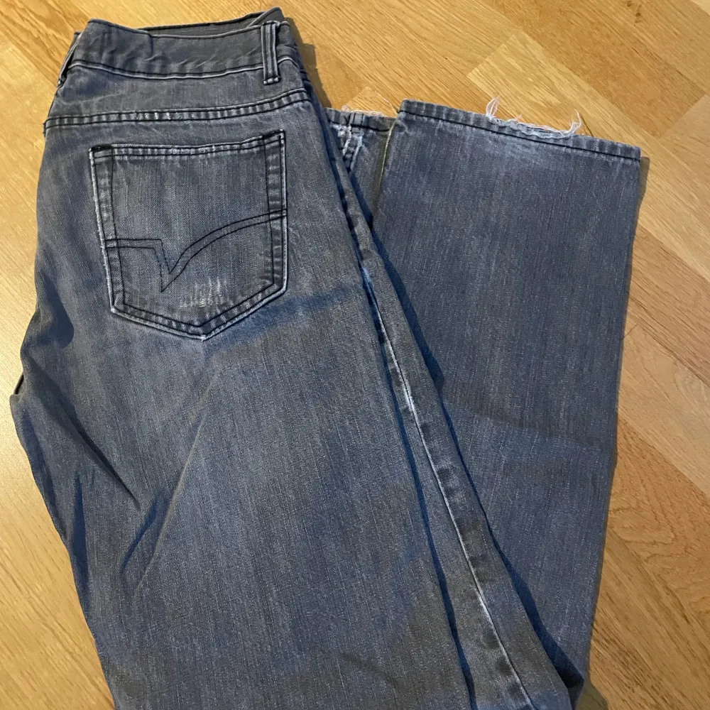 Dressman jeans vintage, snygga slitningar och najs tvätt. 32/32. Jeans & Byxor.