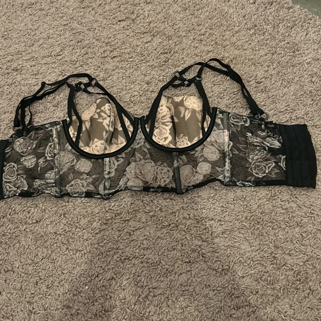 Victoria’s Secret Strappy Floral corset bra - 90