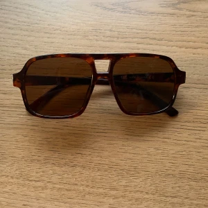 Glasögon  - Skit coola trendiga solbrillor, helt nya och aldrig använda 