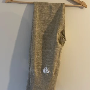Womens best beige tights  - Säljer dessa womens best beige tights då de inte passar mig😂 beställde och insåg att de tyvärr är lite små. De är seamless och super sköna☺️