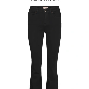 Vmflash  - Säljer dessa super snygga jeansen som tyvärr är för småa för mig, nyskick, storlek XS/32. Midwaist. 250kr✨✨ 