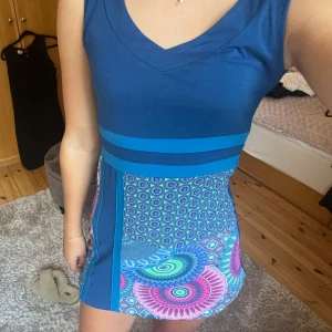 Kort klänning  - Supernajs kort klänning med coolt mönster! Pris kan diskuteras!💕🤗