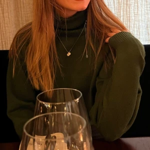 Olivgrön polotröja - Jättefin olivgrön polotröja🫶🍸